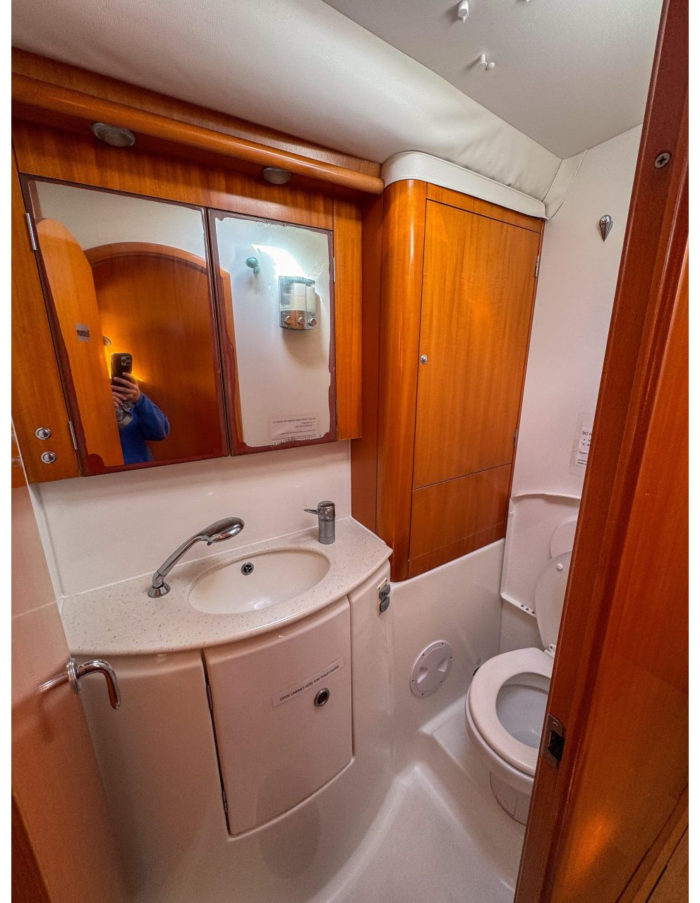 bath, Lagoon 440, catamaran for sale