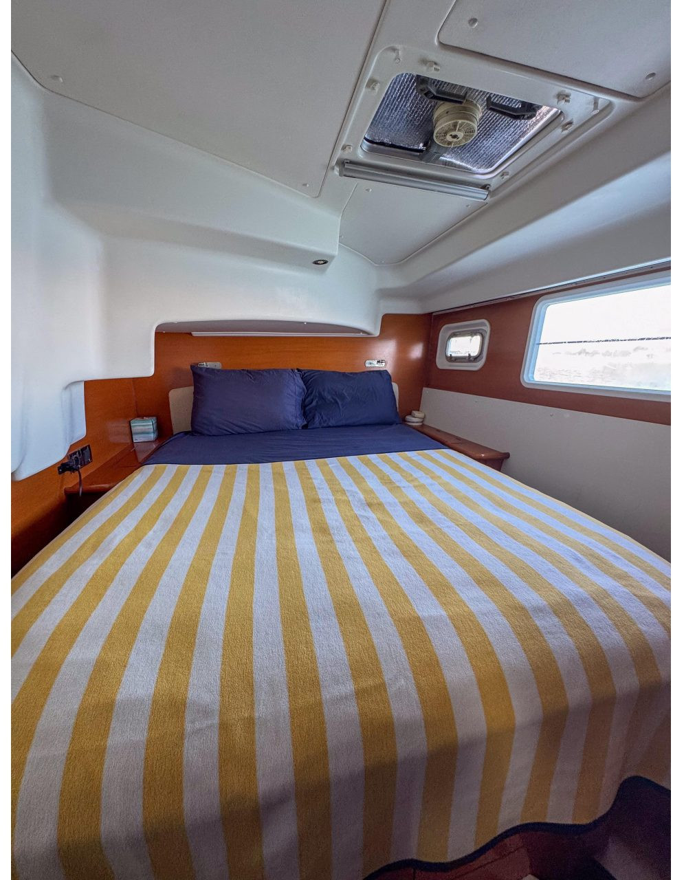 bed, Lagoon 440, catamaran for sale