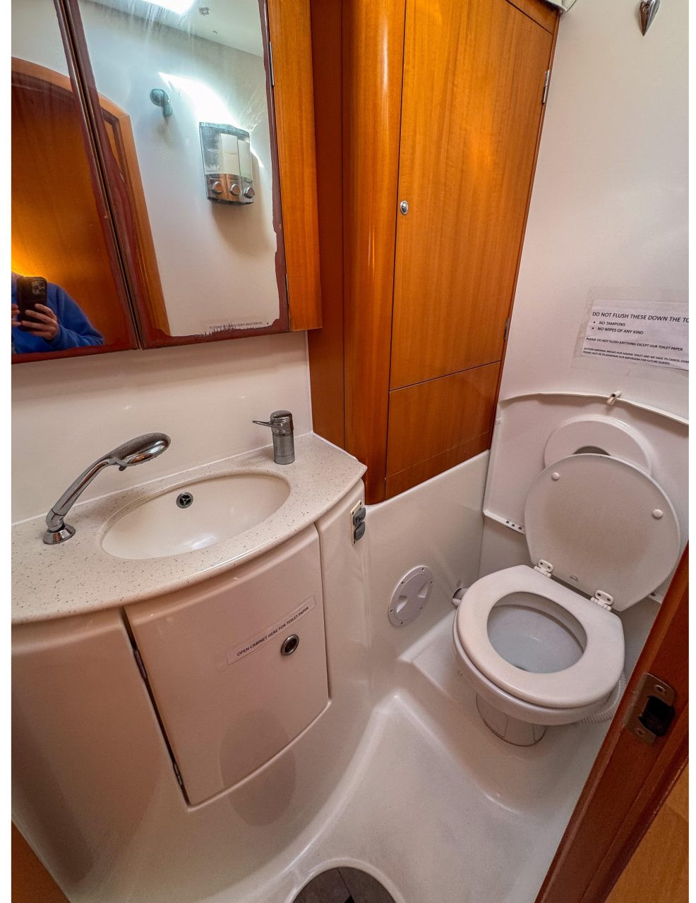 bath, Lagoon 440, catamaran for sale
