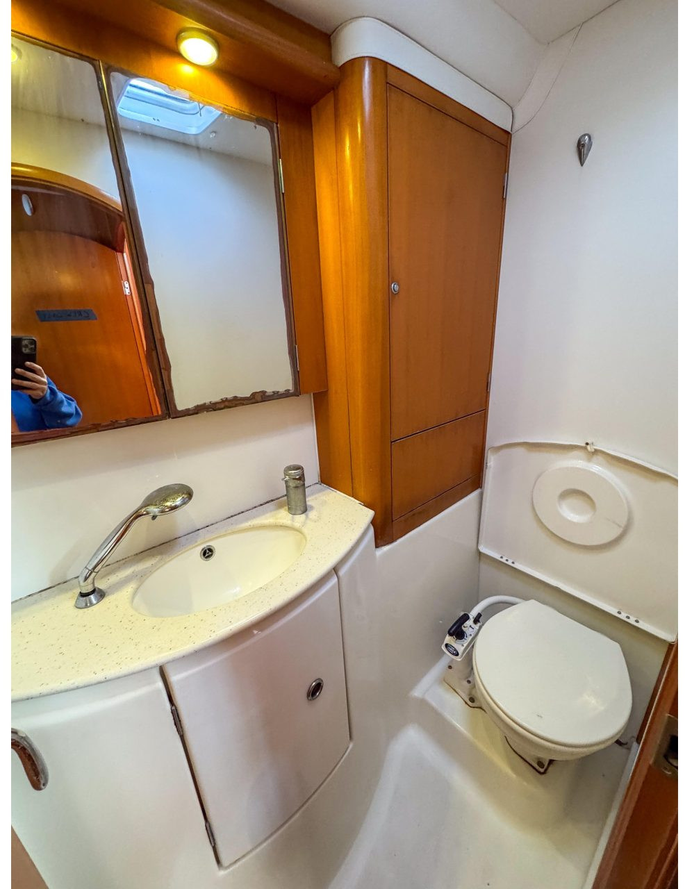 bath, Lagoon 440, catamaran for sale