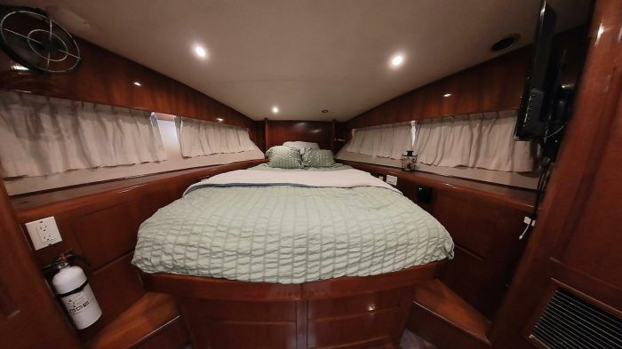 bed, Ocean Alexander 500, trawler for sale
