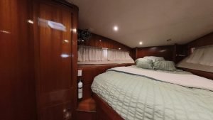 bed, Ocean Alexander 500, trawler for sale