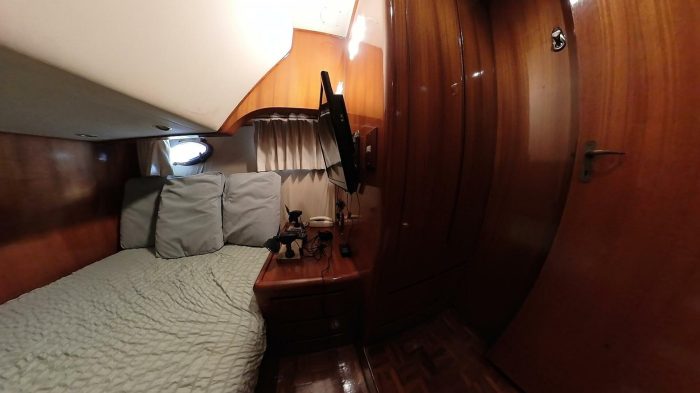 bed, Ocean Alexander 500, trawler for sale