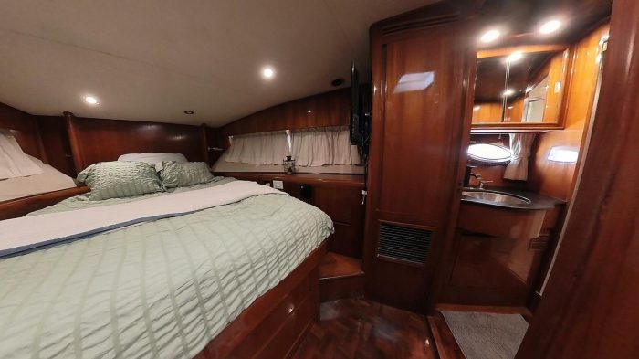 bed, Ocean Alexander 500, trawler for sale