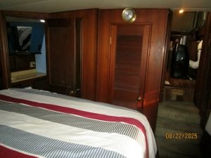 bed, Viking 44, trawler for sale