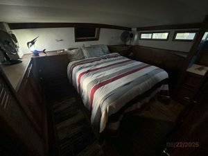 bed, Viking 44, trawler for sale