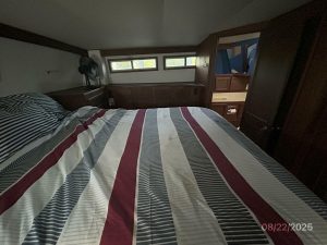 bed, Viking 44, trawler for sale