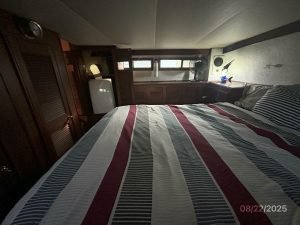 bed, Viking 44, trawler for sale