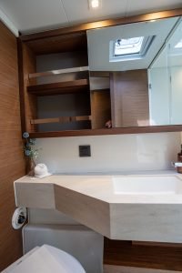 bath, Lagoon 46, catamaran for sale