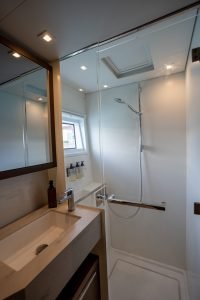 bath, Lagoon 46, catamaran for sale