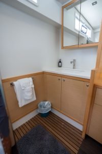 bath, Lagoon 52F, catamaran for sale