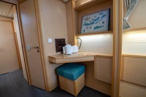 bath, Lagoon 52F, catamaran for sale