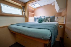 bath, Lagoon 52F, catamaran for sale