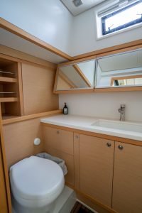 bath, Lagoon 52F, catamaran for sale