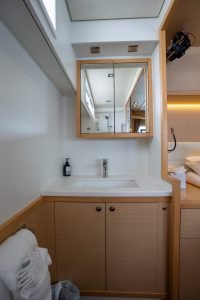 bath, Lagoon 52F, catamaran for sale