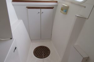 bath, Catana 471, catamaran for sale