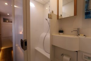 bath, Balance 442, catamaran for sale
