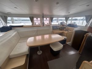 salon, Lagoon 400, catamaran for sale