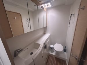 bath, Lagoon 400, catamaran for sale