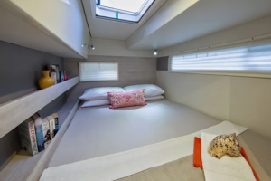 bed, Leopard 43 PowerCat, trawler for sale