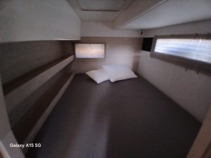 bed, Leopard 43 PowerCat, trawler for sale
