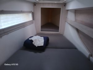 bed, Leopard 43 PowerCat, trawler for sale