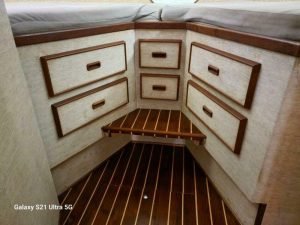 bed, Bertram 46.6, trawler for sale