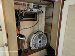 interior, Bertram 46.6, trawler for sale