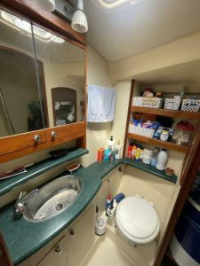bath, Hunter 44, sailboat for sale