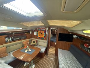 salon, Hunter 44, sailboat for sale