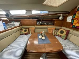 salon, Hunter 44, sailboat for sale