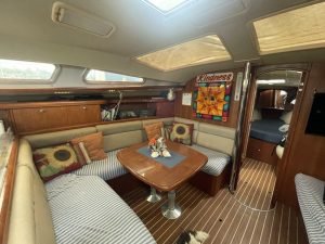 salon, Hunter 44, sailboat for sale