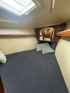 bed, Hunter 44, sailboat for sale