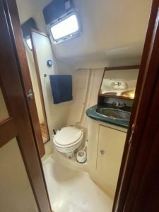 bath, Hunter 44, sailboat for sale