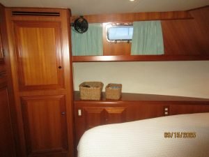 bed, Ocean Alexander 450 Classico, trawler for sale