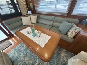 salon, Ocean Alexander 450 Classico, trawler for sale