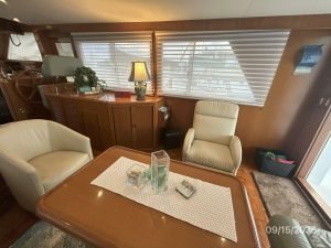 salon, Ocean Alexander 450 Classico, trawler for sale