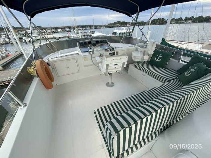 helm, Ocean Alexander 450 Classico, trawler for sale