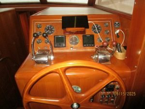 navigation station, Ocean Alexander 450 Classico, trawler for sale