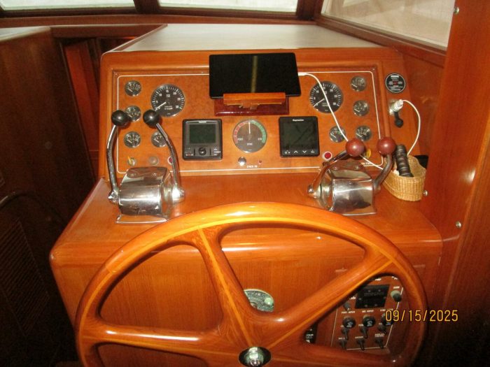 navigation station, Ocean Alexander 450 Classico, trawler for sale