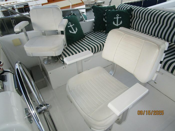 cockpit, Ocean Alexander 450 Classico, trawler for sale