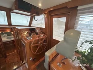 navigation station, Ocean Alexander 450 Classico, trawler for sale