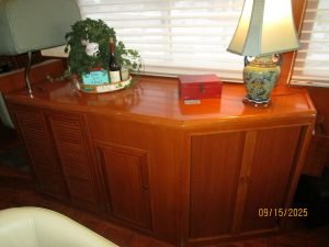 salon, Ocean Alexander 450 Classico, trawler for sale