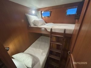 bed, Ocean Alexander 450 Classico, trawler for sale