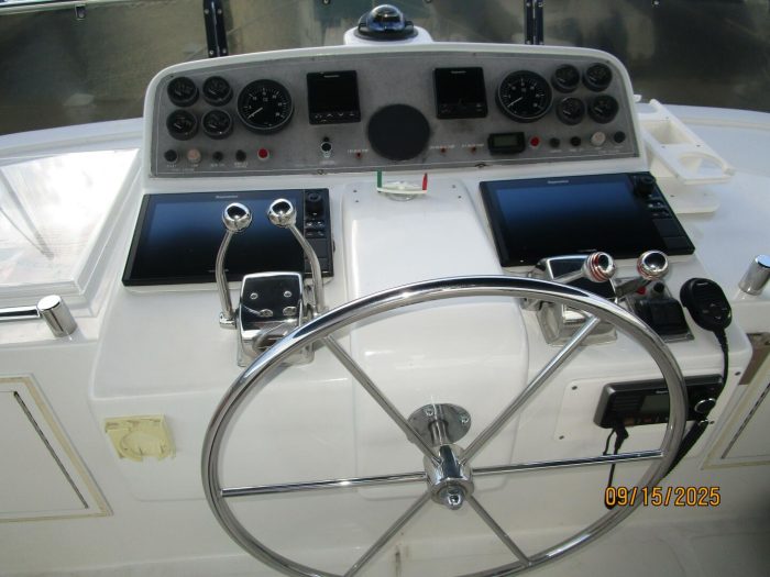 helm, Ocean Alexander 450 Classico, trawler for sale