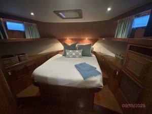 bed, Ocean Alexander 450 Classico, trawler for sale