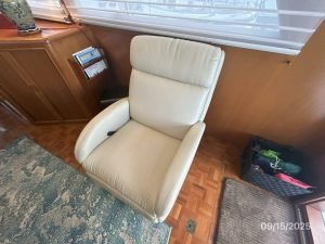 salon, Ocean Alexander 450 Classico, trawler for sale