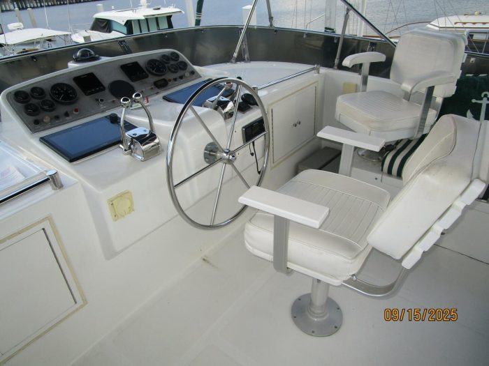helm, Ocean Alexander 450 Classico, trawler for sale