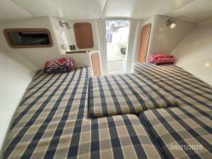 bed, Chris-Craft, trawler for sale