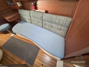 salon, Hunter 376, sailboat for sale
